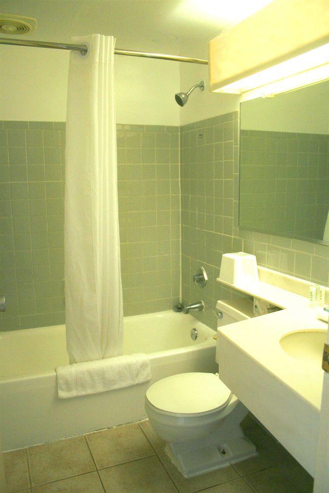 Finger Lakes Hotel Farmington Εξωτερικό φωτογραφία